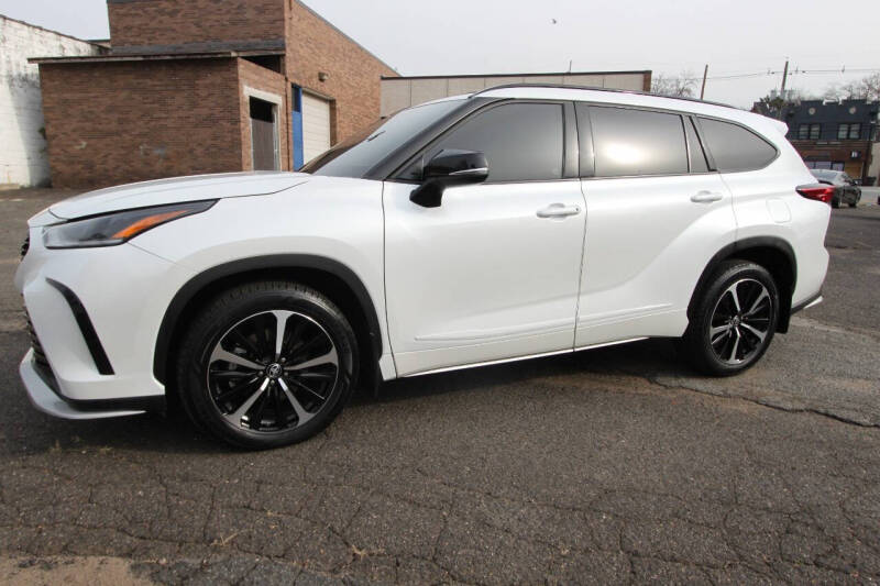 2022 Toyota Highlander XSE photo 2