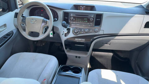2012 Toyota Sienna LE 7-Passenger