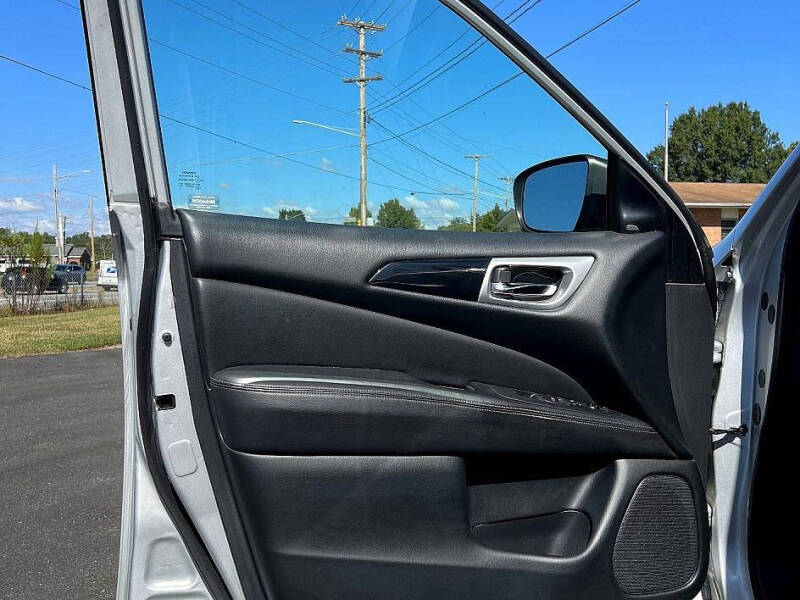 2019 Nissan Pathfinder SV