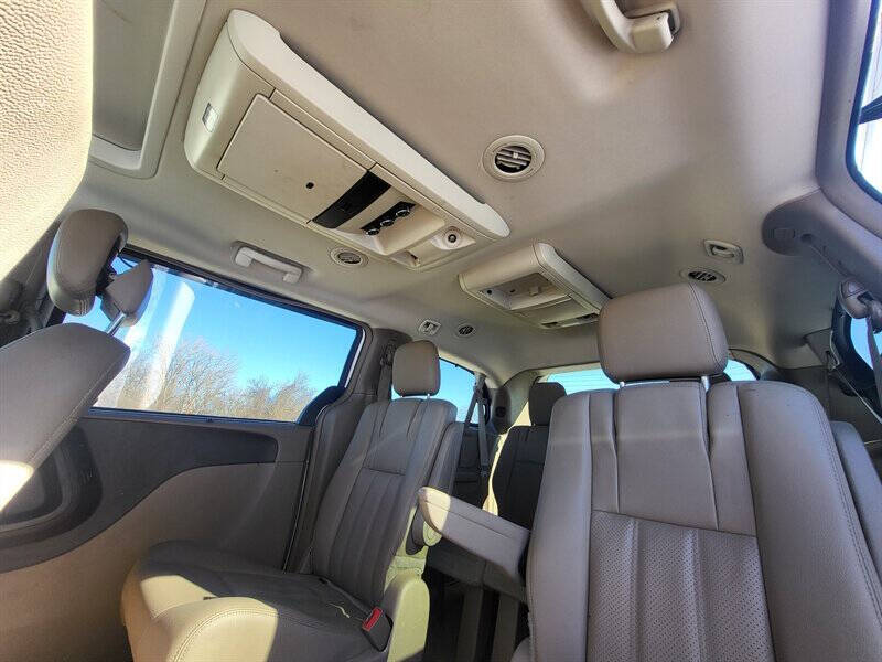 2016 Chrysler Town and Country Touring-L