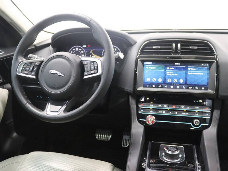 2020 Jaguar F-PACE 30t Prestige