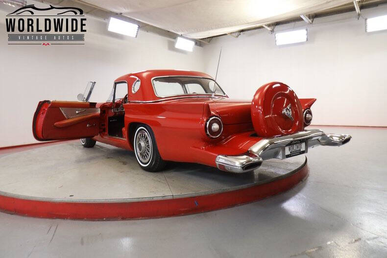 1957 Ford Thunderbird