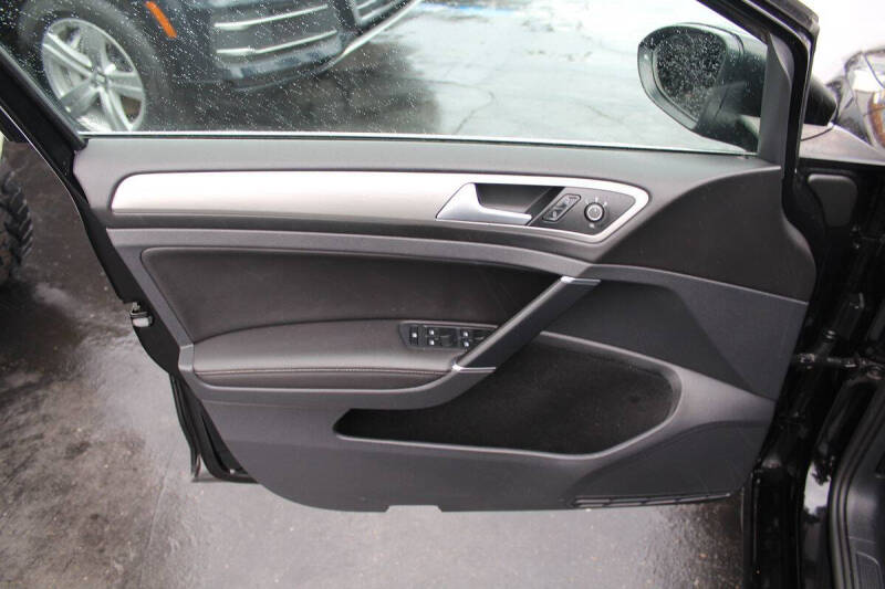 2017 Volkswagen Golf SportWagen