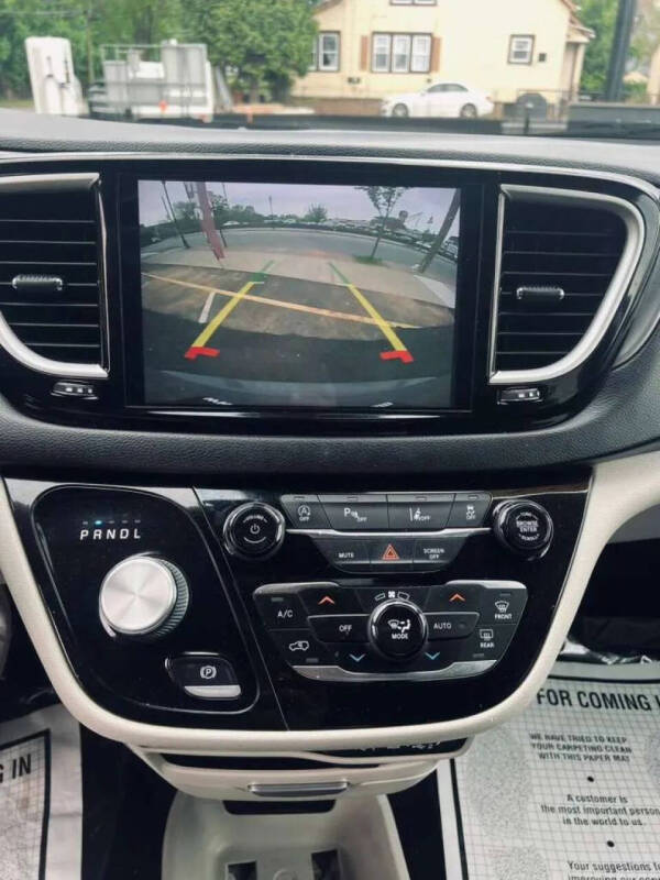 2022 Chrysler Pacifica Touring L