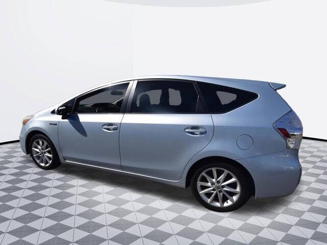 2014 Toyota Prius v Five