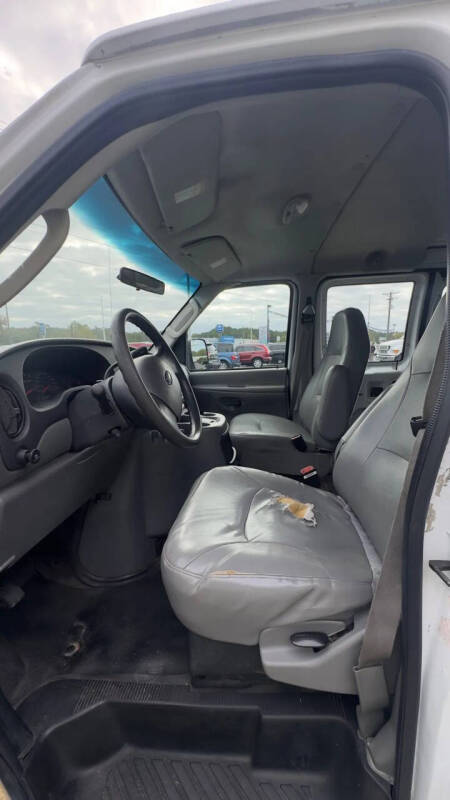 2004 Ford E-Series E-250