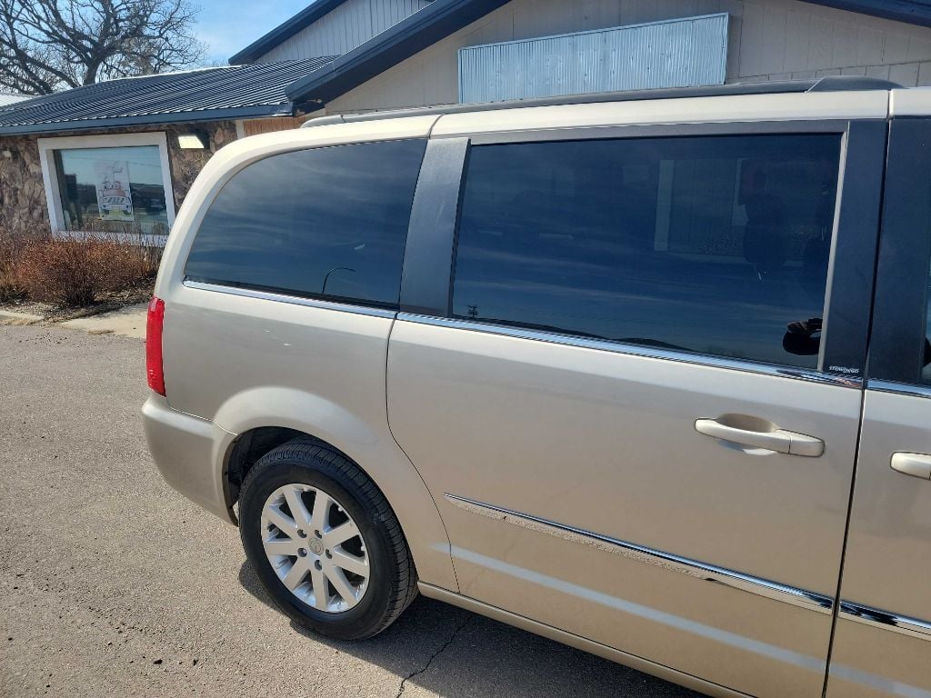 2014 Chrysler Town and Country 8