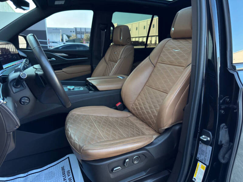 2023 Cadillac Escalade Sport