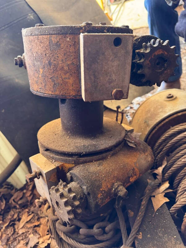 Midwestern Double Drum Winch - about 6000 lbs