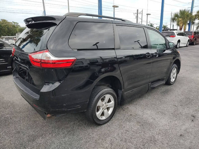 2015 Toyota Sienna LE 8-Passenger