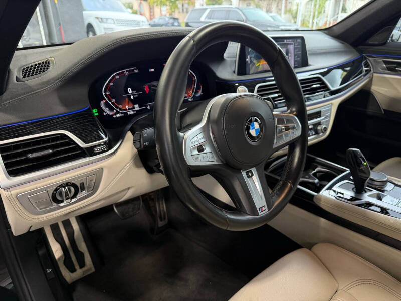 2022 BMW 7 Series 740i photo 23