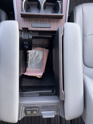 2021 Toyota Sienna XLE 8-Passenger