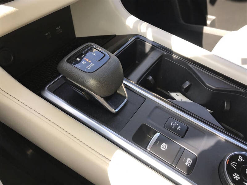 2022 Nissan Pathfinder SL