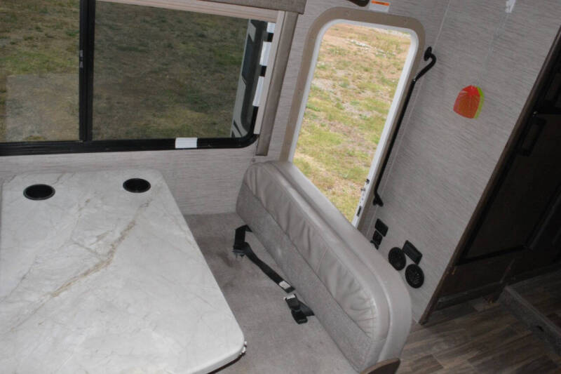 2021 Thor Motor Coach Freedom Elite