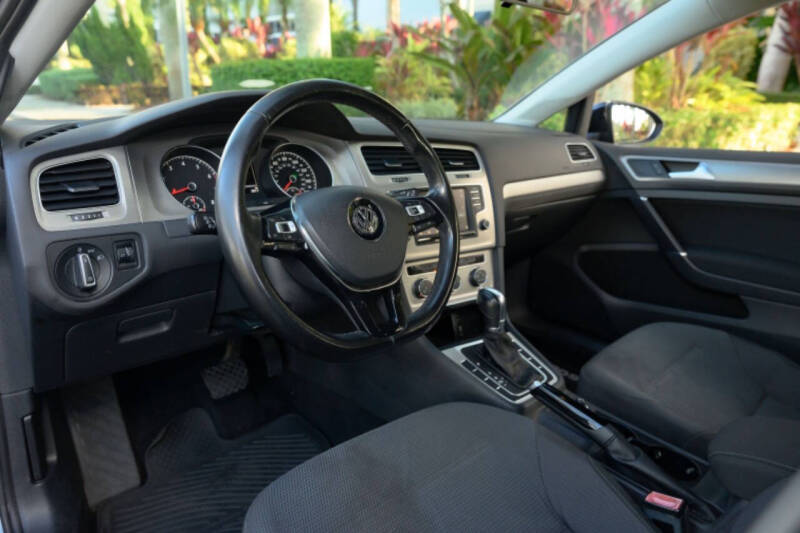 2017 Volkswagen Golf TSI S