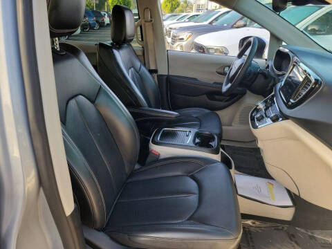 2023 Chrysler Pacifica Touring L