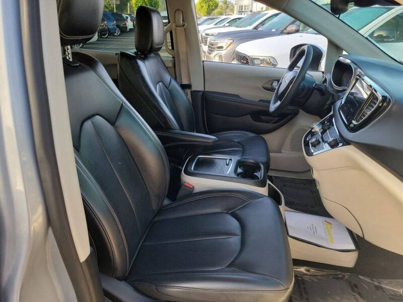 2023 Chrysler Pacifica Touring L