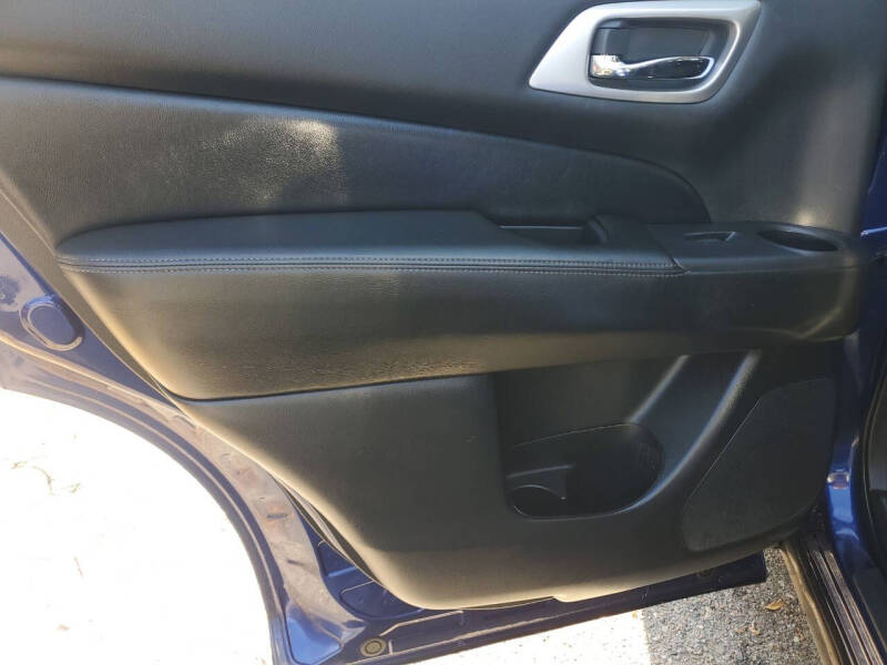 2020 Nissan Pathfinder SV