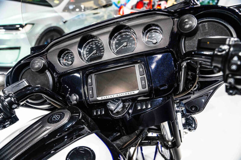 2016 Harley-Davidson FLHXSE CVO Street Glide