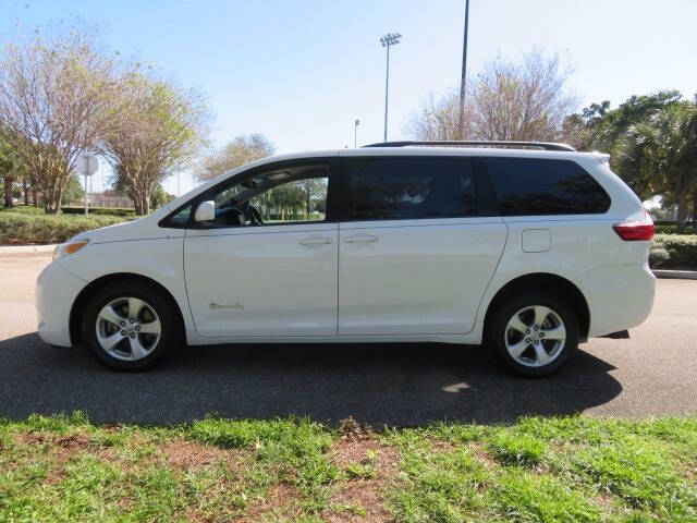 2016 Toyota Sienna LE Mobility 7-Passenger