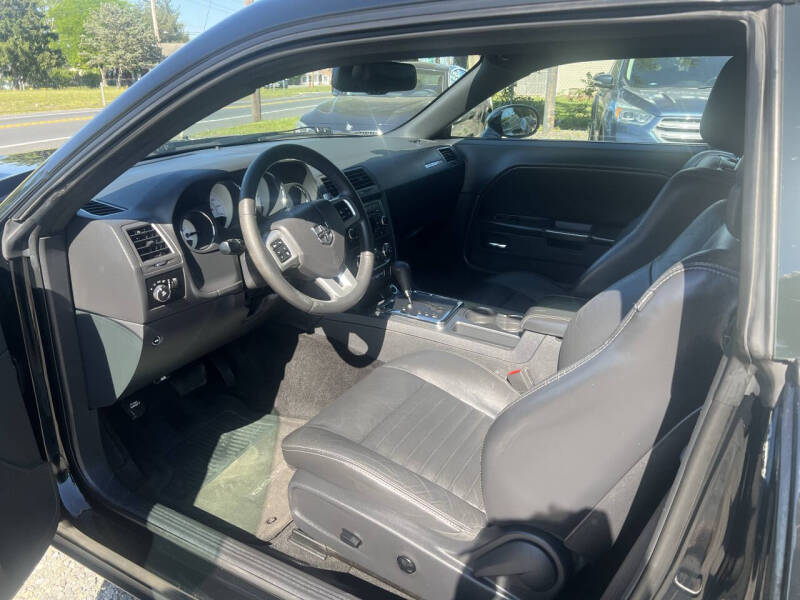 2013 Dodge Challenger SXT Plus