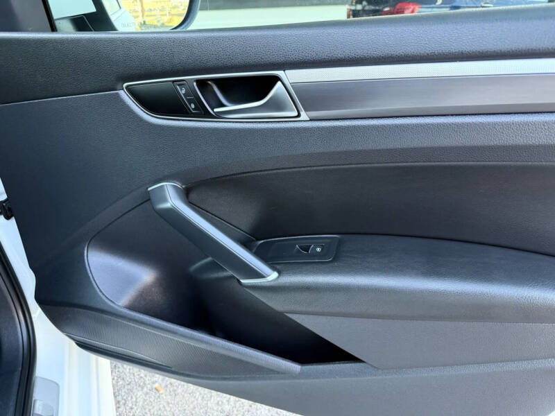 2017 Volkswagen Passat 1.8T R-Line