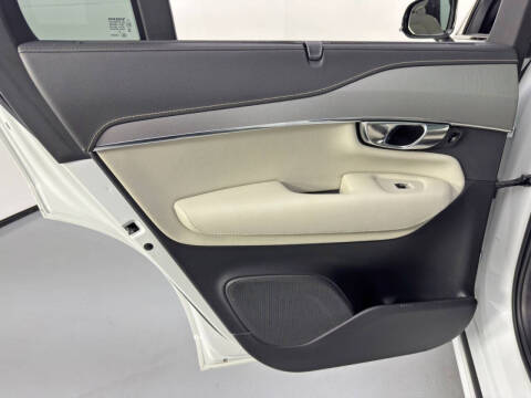 2022 Volvo XC90 Recharge T8 R-Design