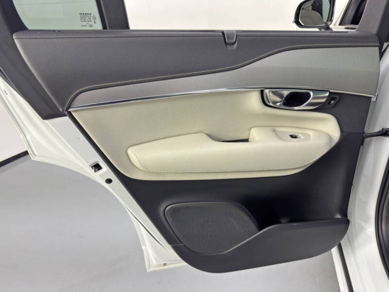 2022 Volvo XC90 Recharge T8 R-Design