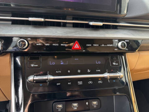 2024 Kia Carnival EX