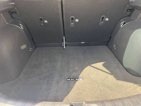 2023 Nissan Kicks SR