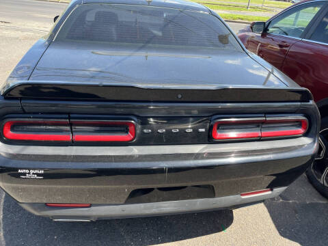 2015 Dodge Challenger SXT Plus
