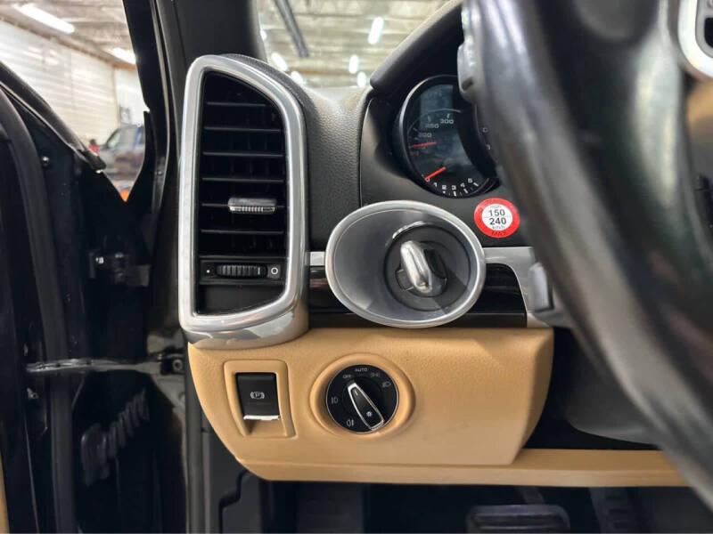 2017 Porsche Cayenne Platinum Edition