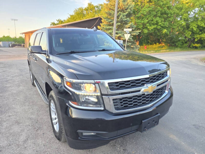 2016 Chevrolet Suburban LT's photo