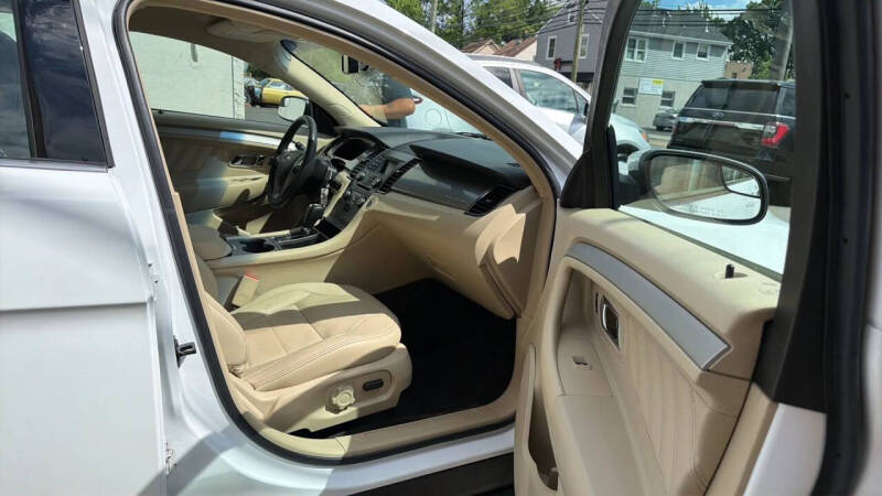 2018 Ford Taurus SEL