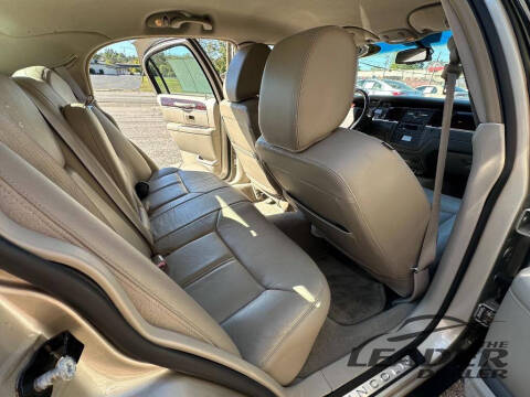 2011 Lincoln Town Car Signature Limited