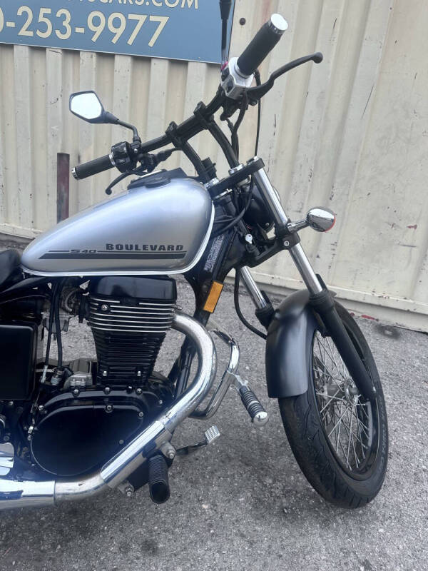 2018 Suzuki Boulevard S40