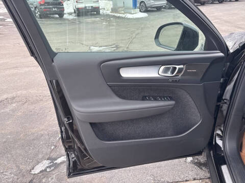 2026 Volvo XC40 B5 Ultra Black Edition