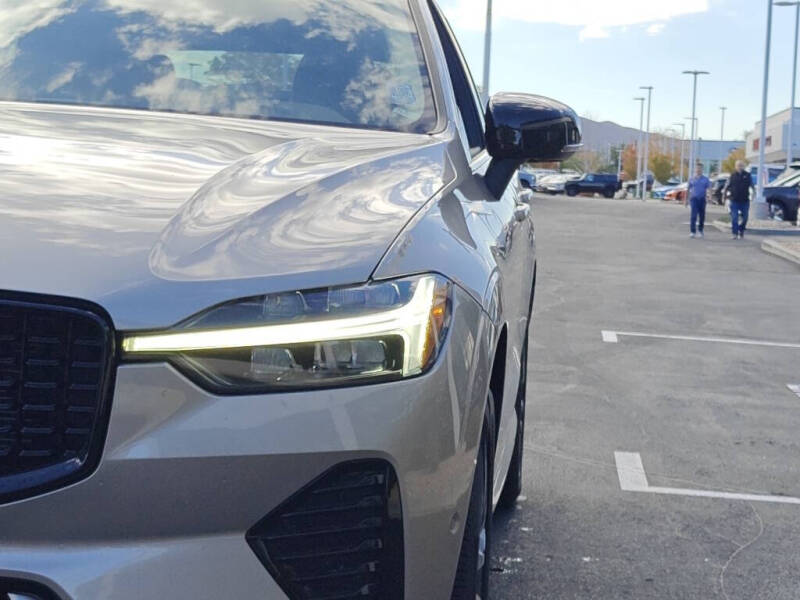 2025 Volvo XC60 B5 Plus Dark Theme