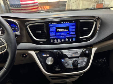 2017 Chrysler Pacifica Touring-L