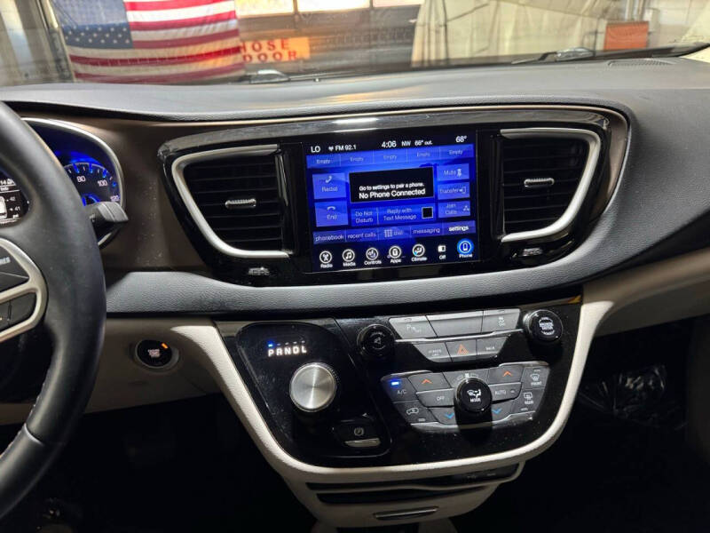 2017 Chrysler Pacifica Touring-L