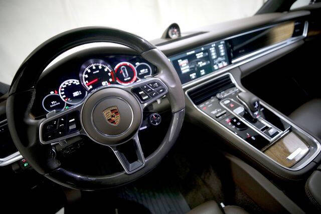 2018 Porsche Panamera 4 Executive