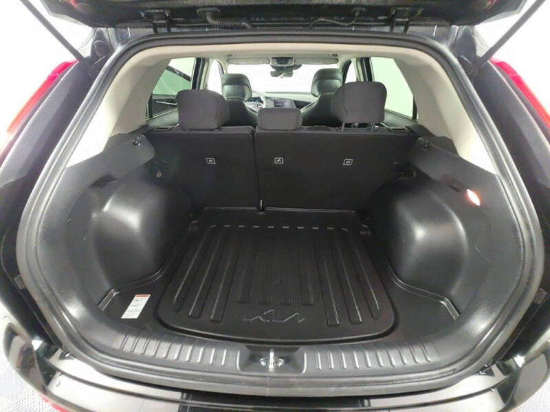 2023 Kia Niro LX