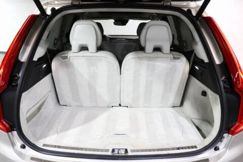 2016 Volvo XC90 T6 Momentum