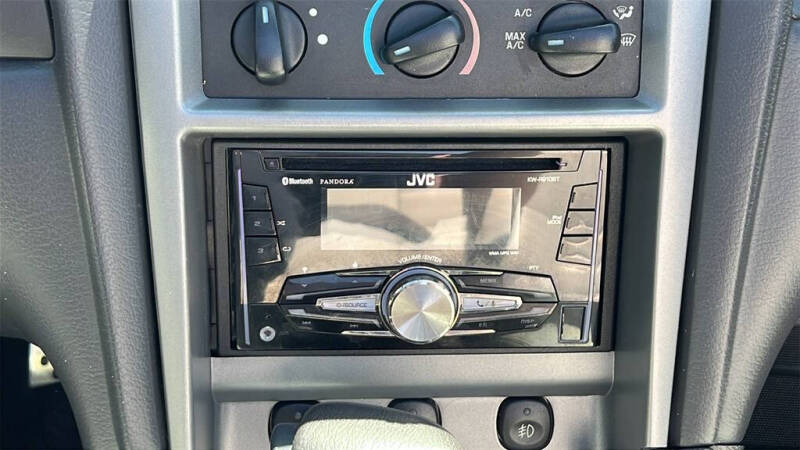 2004 Ford Mustang GT Deluxe