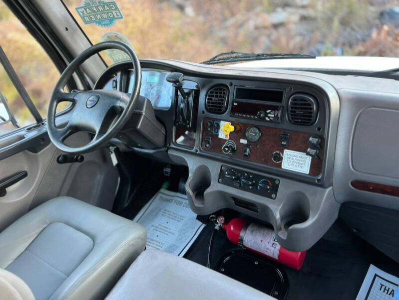 2020 Freightliner M2 106