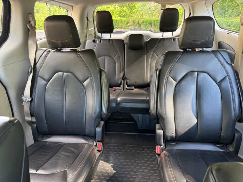 2017 Chrysler Pacifica Touring-L Plus