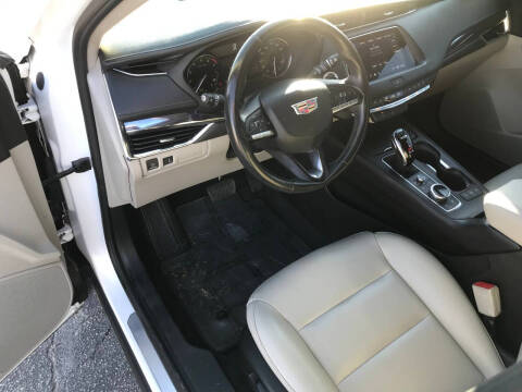 2023 Cadillac XT4 Luxury