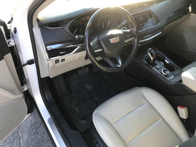 2023 Cadillac XT4 Luxury