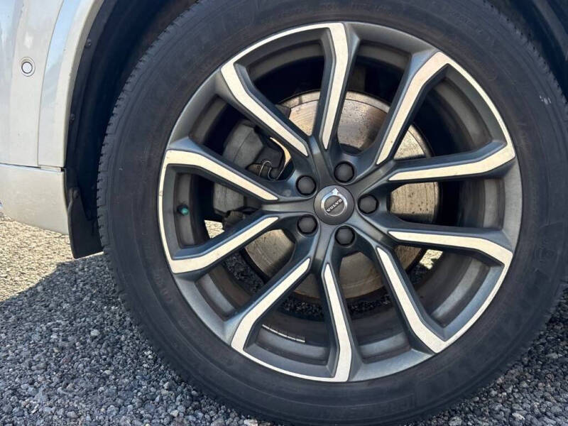 2016 Volvo XC90 T6 Momentum