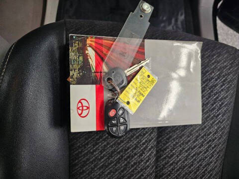 2012 Toyota Sienna SE 8-Passenger